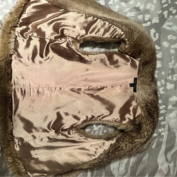 Honey Punch faux fur vest - Picture 9 of 14